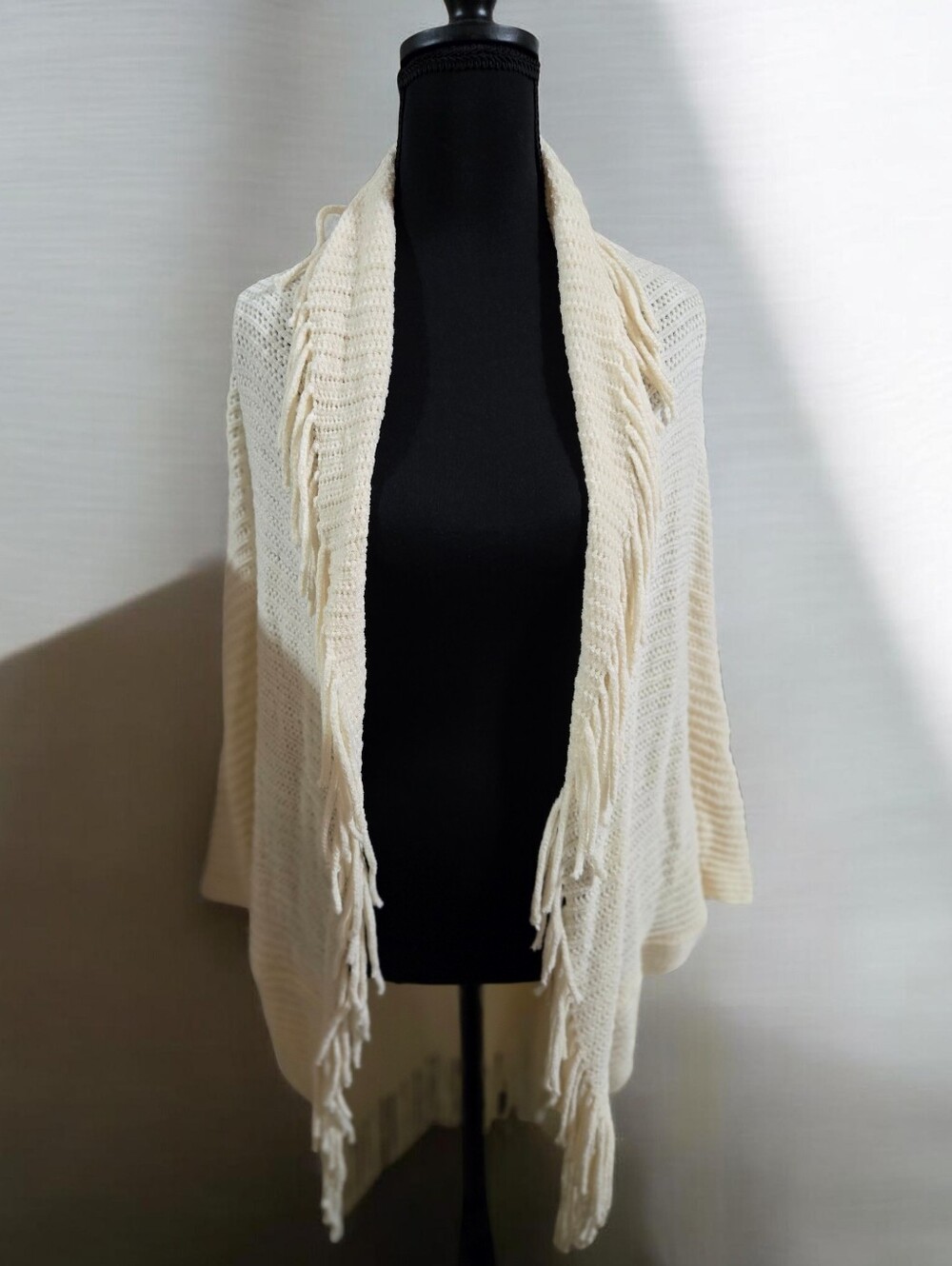 Cream Open-Front Fringe Knit Sweater Wrap EuC